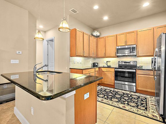 2nd image of 804 Aldenham Ln