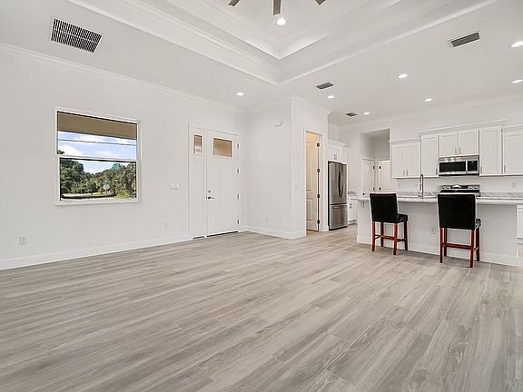 5th image of 1212 Hinton St