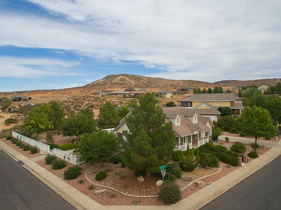 3rd image of 3157 E Deseret Dr