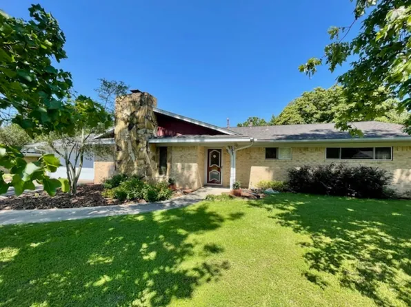 107 Magnolia St, Mount Vernon, TX 75457