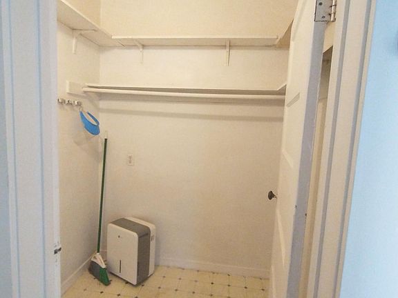 4th image of 2687 McAllister St APT 4