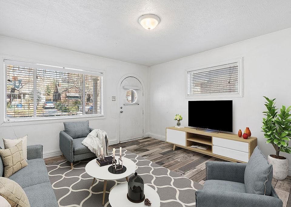 Stylish and comfortable family room.