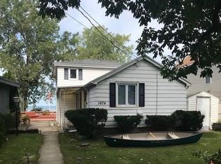 1074 Edgemere Dr, Rochester, NY 14612