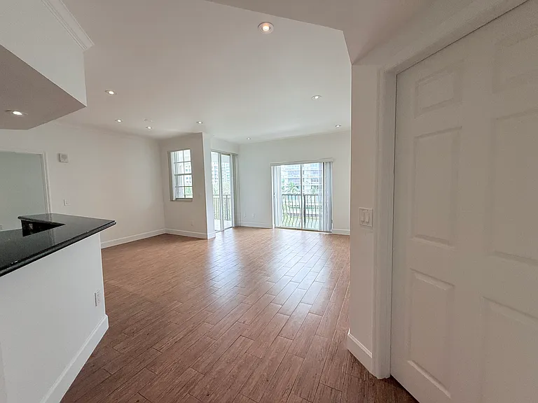 3245 NE 184th St #13405 — Photo 7