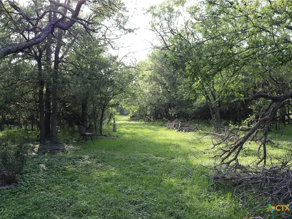 320 Hillcrest Ln, Dale, TX 78616
