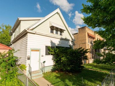 3892 North Port Washington AVENUE, Milwaukee, WI, 53212