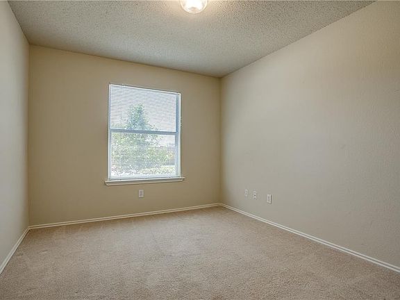 5th image of 2121 Lone Pecan Dr
