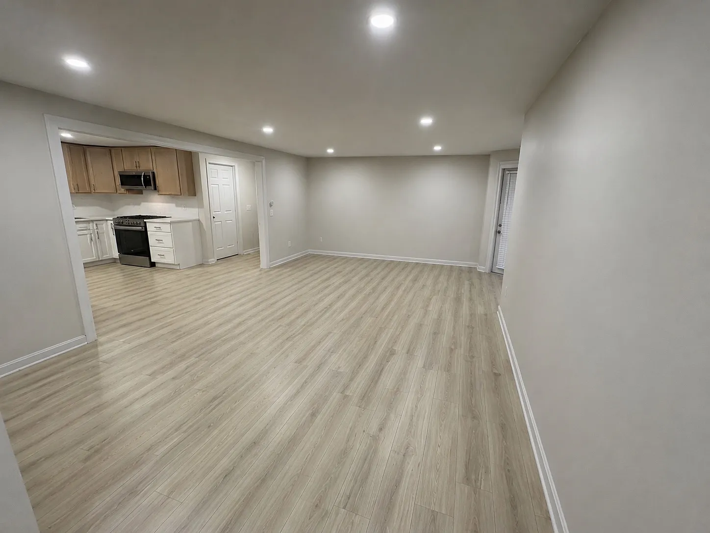 3 bed, 2.5 bath, 2100 sqft, $3,850 — Photo 4