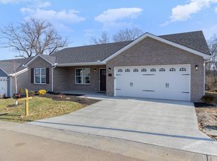 8 E Persimmon Dr, Hamilton, OH 45013