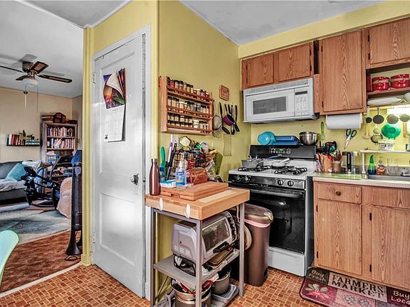 5th image of 22 Pendlewood Dr