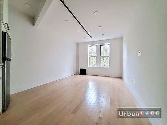 1st image of 975 Washington Ave #3J1