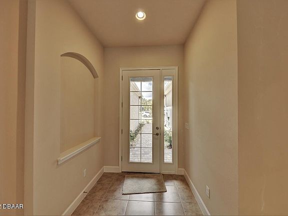 3rd image of 834 Aldenham Ln