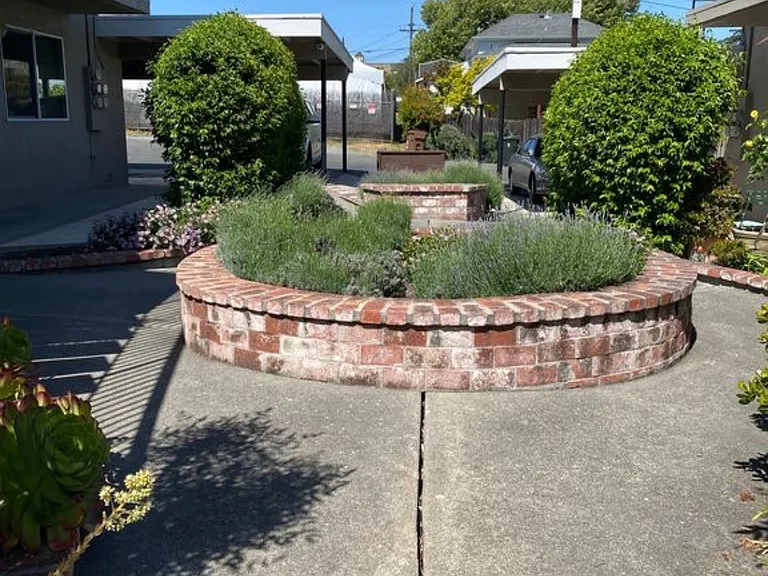 107 E G St — Photo 2