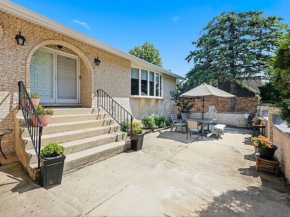 3rd image of 705 Ruskin Dr