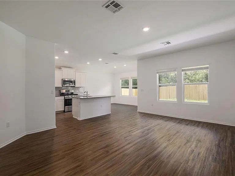 10724 Steinbeck Dr — Photo 2