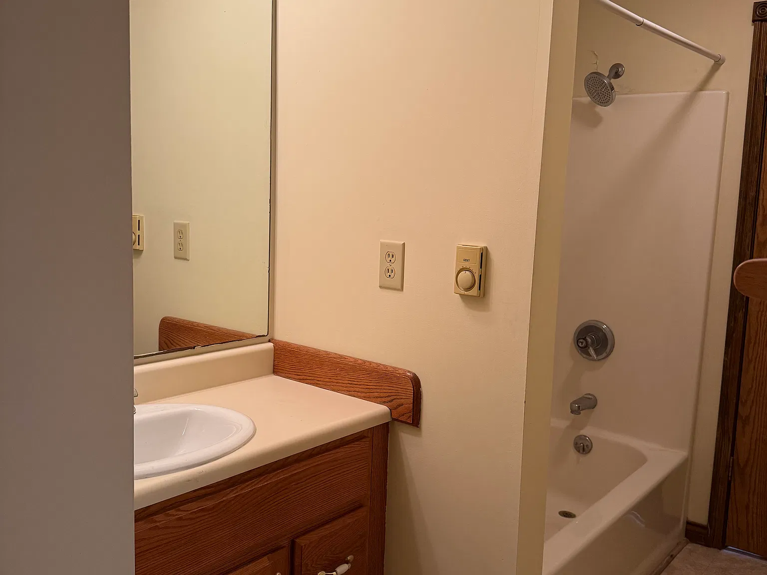 2 bed, 800 sqft, $1,275 — Photo 4