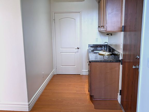 4th image of 1200 East Ave #1