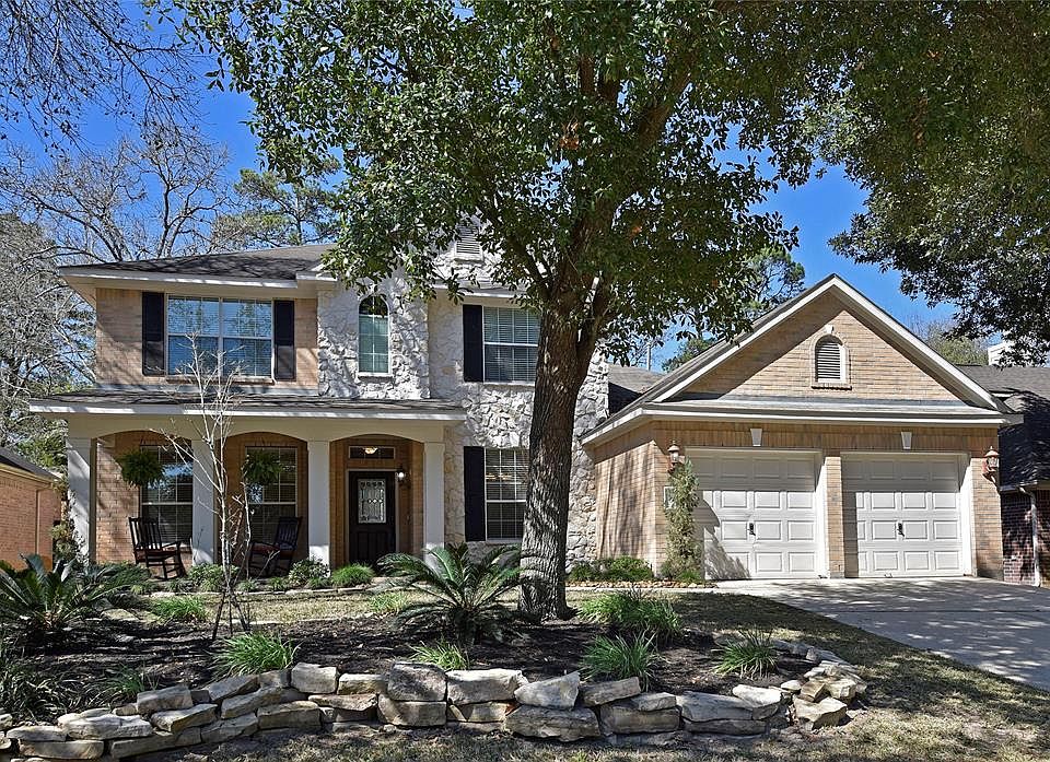 Great curb appeal with stone and brick elevation.
