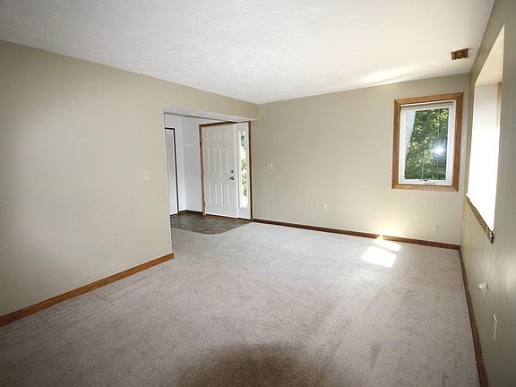 3rd image of 56 Meadow Pond Dr APT G