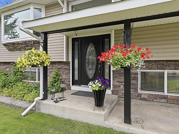 2nd image of 285 Huckleberry Pl