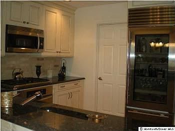 3rd image of 102 Poplar Pl