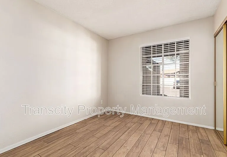 2143 E Center Ln #2 — Photo 15