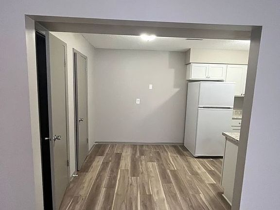 3rd image of 215 Ash St #3