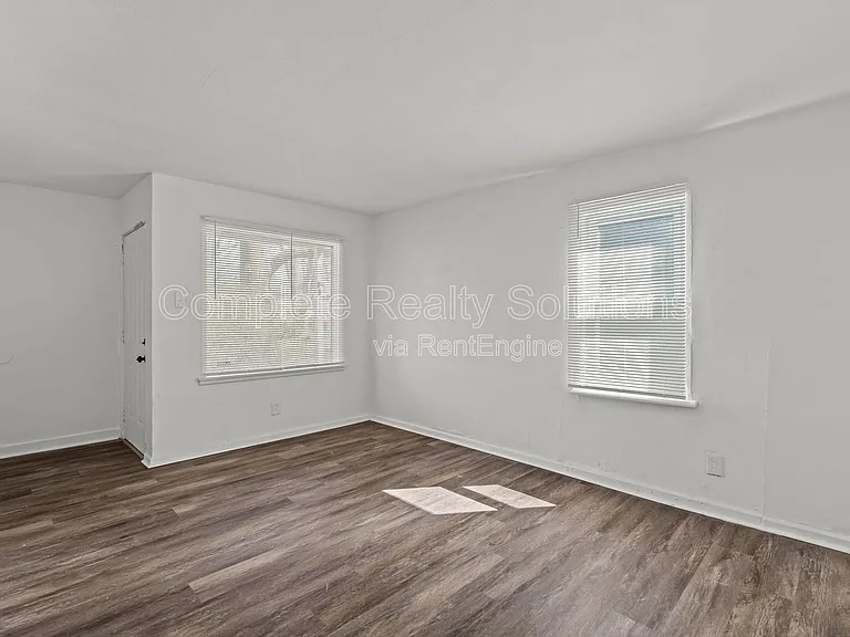 9823 Winkler Dr — Photo 8