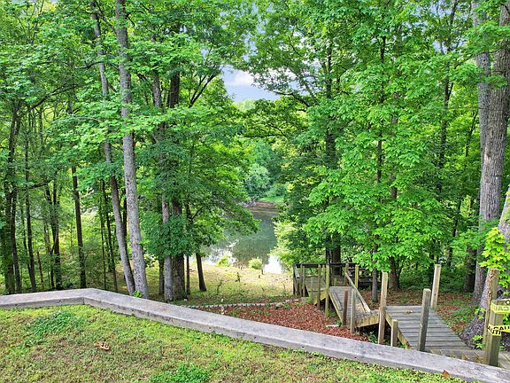 5th image of 176 Rivers Edge Ln