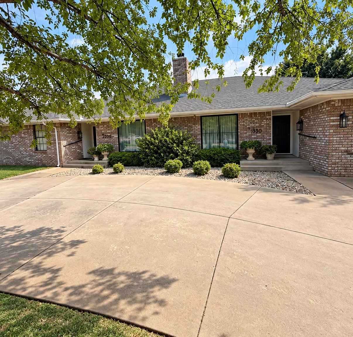 2 bed, 2200 sqft, $2,300 — Photo 1