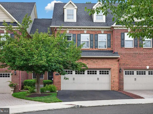 623 Saint James Ct, Langhorne, PA 19047