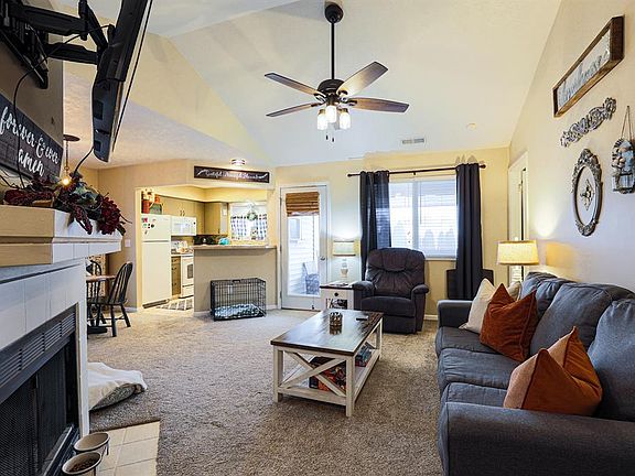 4th image of 422 Waterfront Pl