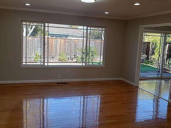3rd image of 47411 Castlewood Dr