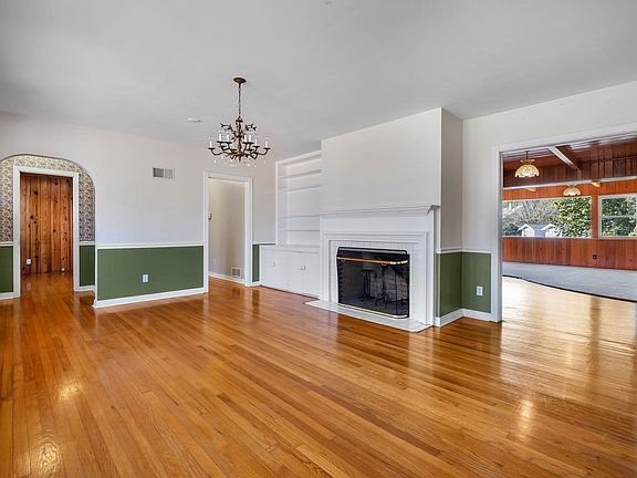 3rd image of 1221 Betton Rd