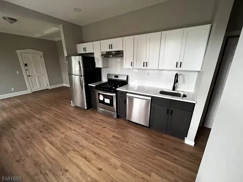 2 bed, $2,600 — Photo 2