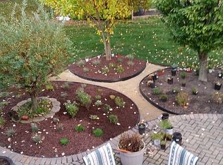 770 Drakeshire Dr, Commerce Township, MI 48390