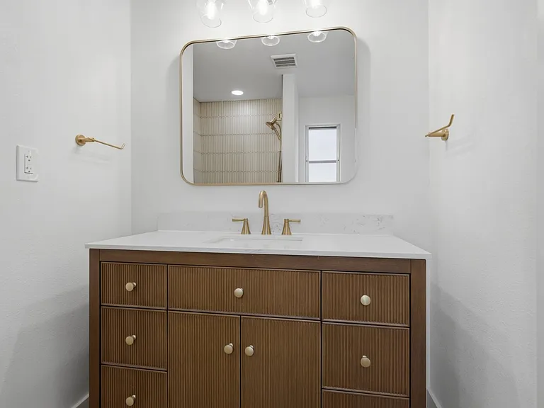 1760 Georgia Ave NE — Photo 10