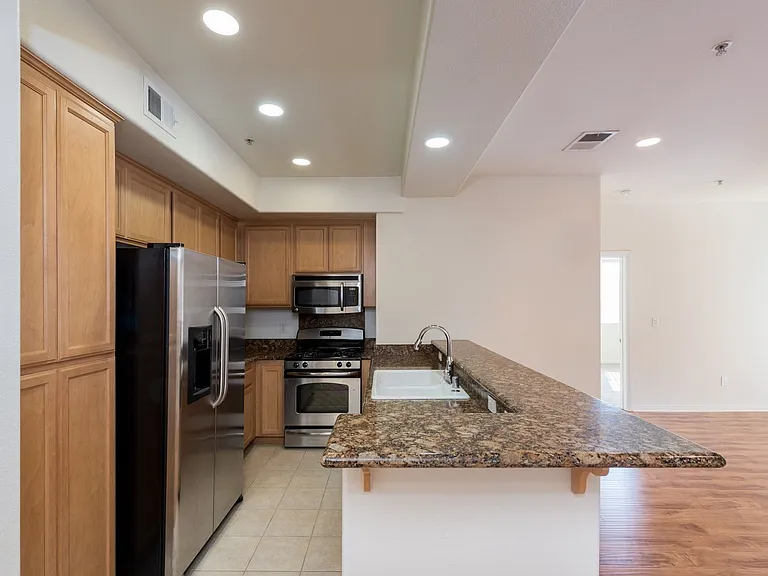 Glenoaks Villas — Photo 26