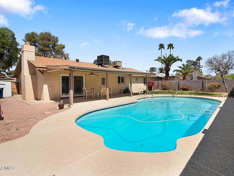 1617 E Alameda Dr — Photo 1