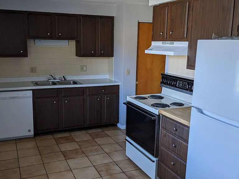 Willow View Apartments — Photo 15