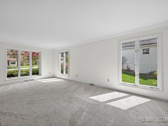 5th image of 3415 N Applecrest Ct SE