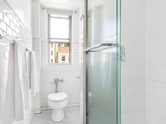 5th image of 161 W 75th St APT 9D