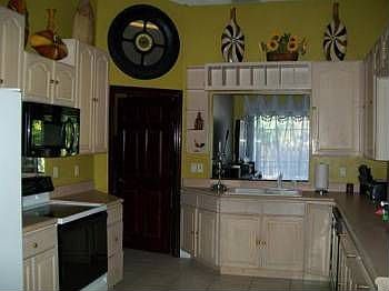 4th image of 220 W Berkshire Cir