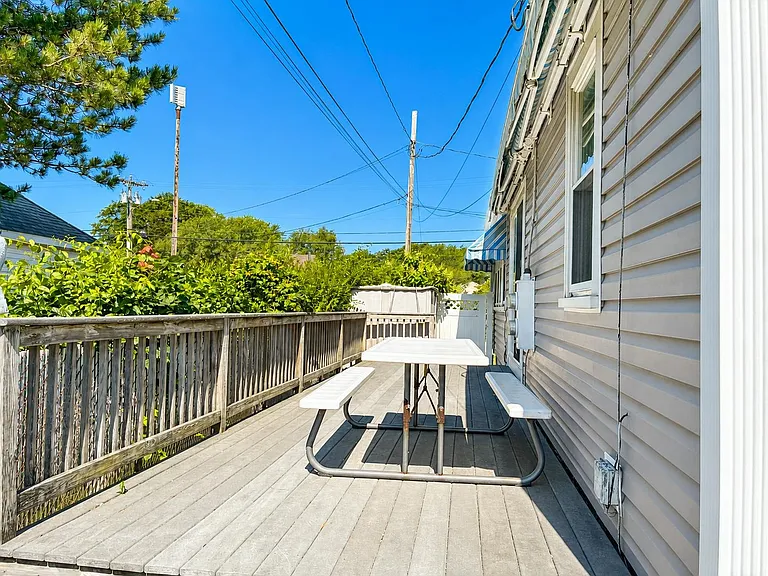 110 Old Beach Rd — Photo 15