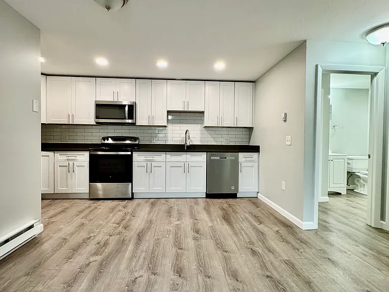437 Sunderland Rd #J — Photo 2