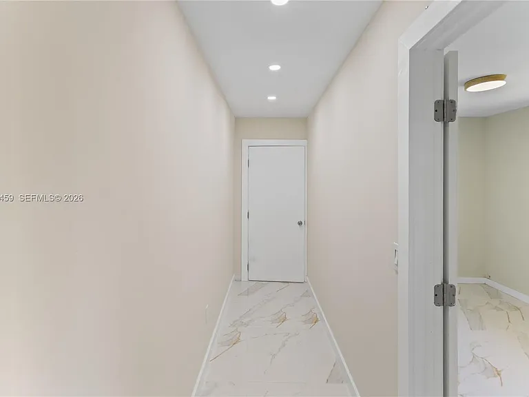 21330 NE 26th Ave — Photo 33