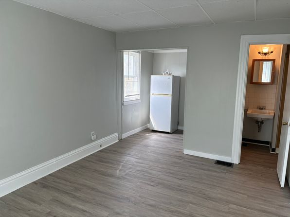 215 Pearl St #4