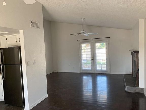 2nd image of 1527 W Jacinto Ave