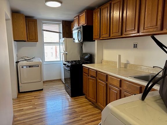 2nd image of 4211 25th Ave #2