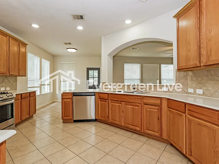 17311 Scotts Bluff Ct — Photo 4